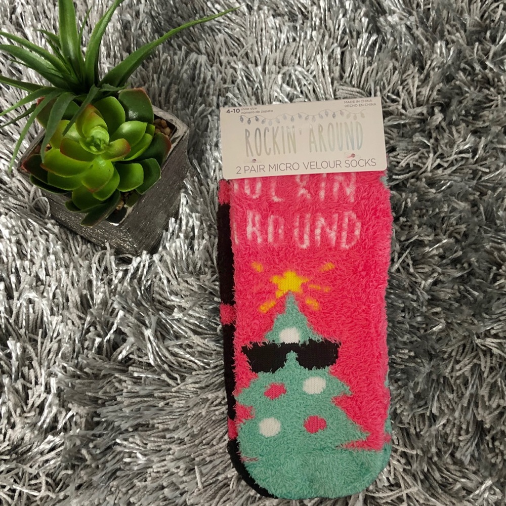 Rockin Around Holiday Christmas Tree Non Slip Socks Size 4-10 New